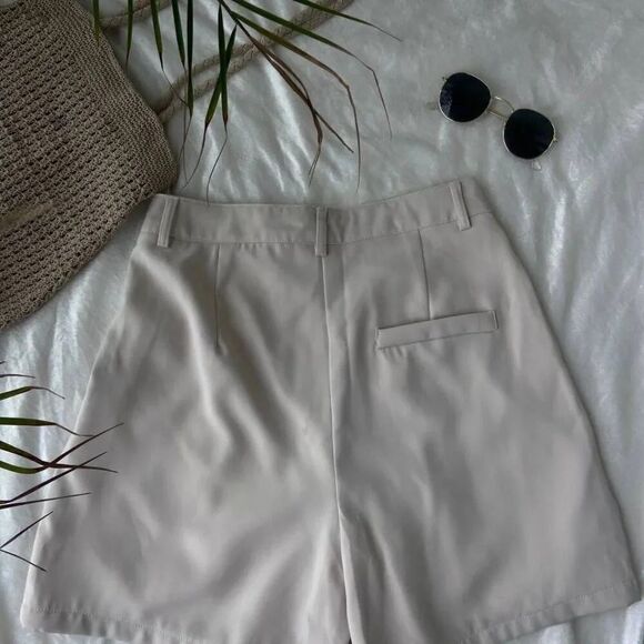 NWT DAZY Slant Pocket Plicated Detail Wide Leg Shorts  Size M - Picture 3 of 5